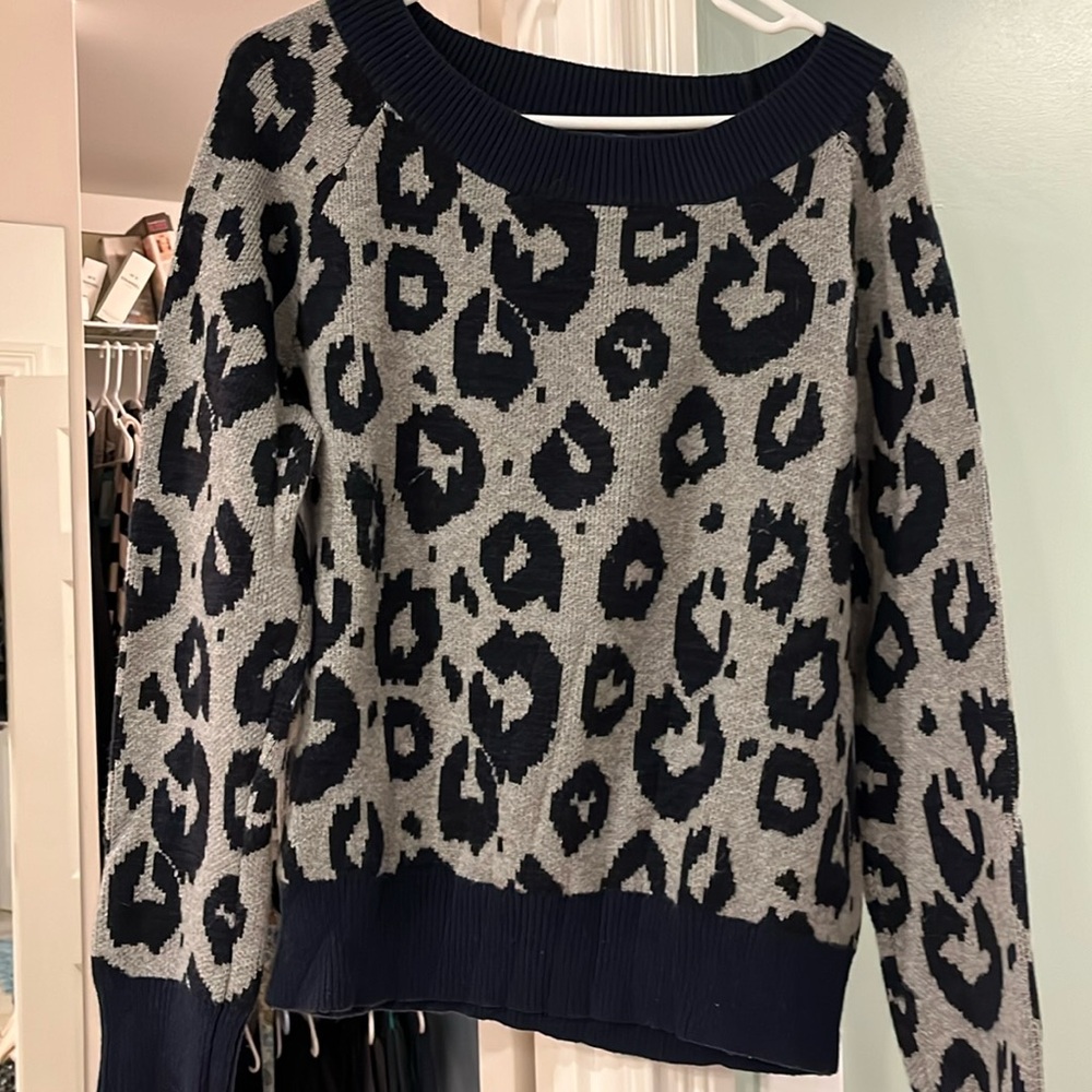 GAP XL navy and grey leopard print sweater